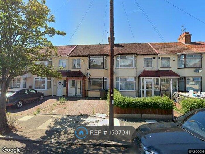 3 Bedroom Terraced House To Rent In Evelyn Grove, Southall, UB1