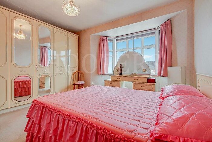 3 Bedroom Terraced House For Sale In North Circular Road, London, NW2