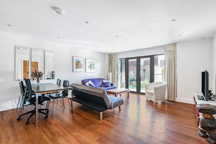 2 Bedroom Flat To Rent In George Row, London, SE16