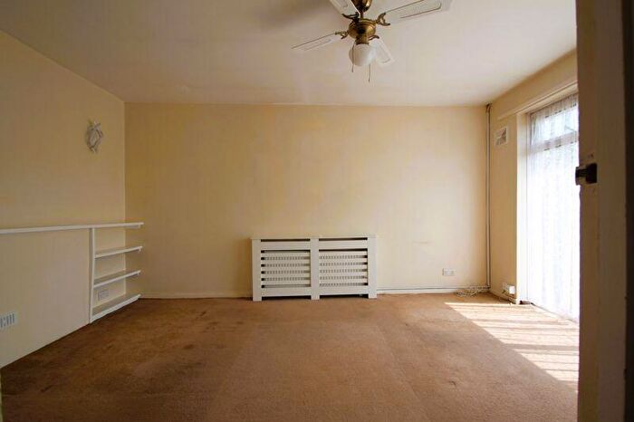 2 Bedroom Bungalow For Sale In Hawkinge, CT18