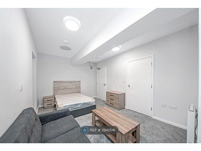 Studio To Rent In Stile Common Road, Huddersfield, HD4