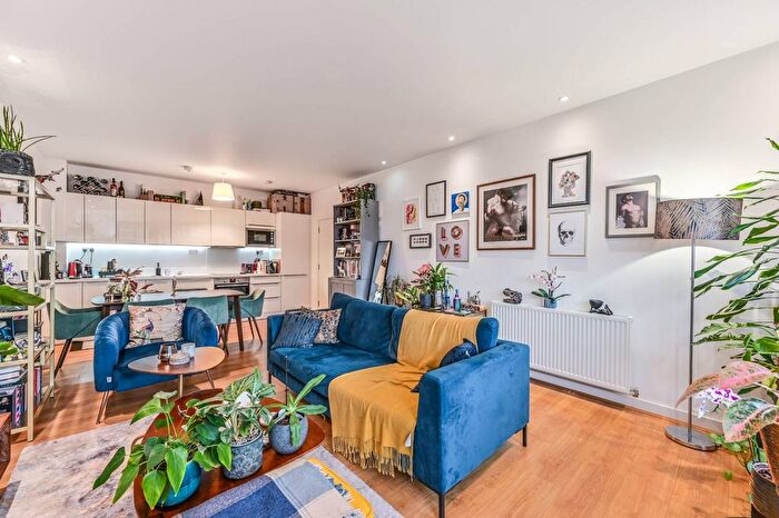 2 Bedroom Flat To Rent In Stewarts Road, Vauxhall, London, SW8