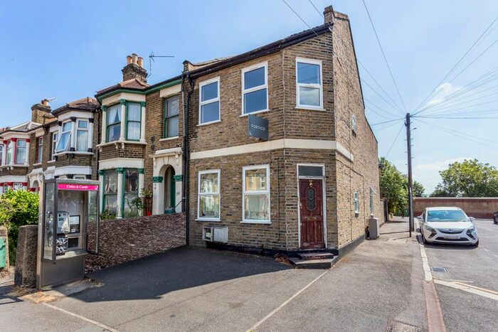 2 Bedroom Flat To Rent In Grove Green Road, London, E11