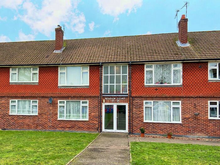 2 Bedroom Flat To Rent In Anchor Meadow, Farnborough GU14