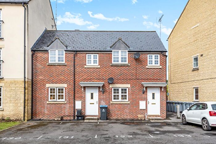 2 Bedroom Apartment To Rent In Woodford Way, Witney, OX28