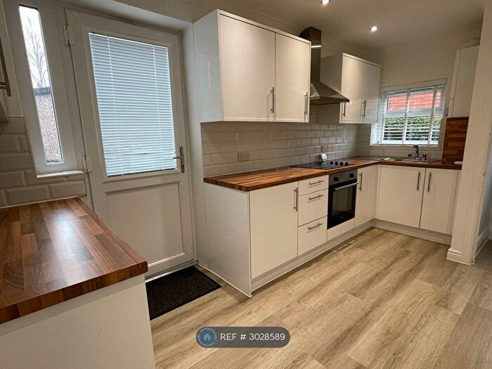 3 Bedroom Semi-detached House To Rent In Leysholme View, Leeds, LS12