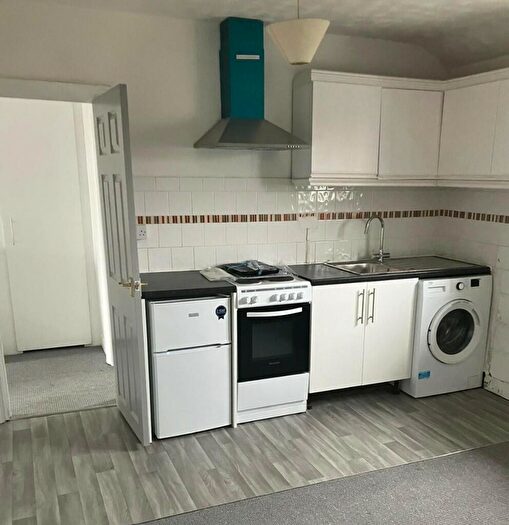 1 Bedroom Flat To Rent In Tweedsmuir Road, Cardiff(City), CF24