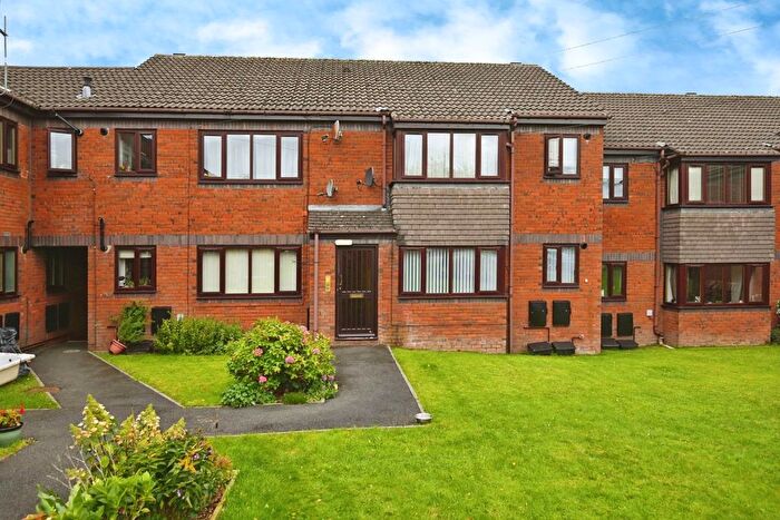 2 Bedroom Flat To Rent In Shaw Royd Court, Yeadon, Leeds, LS19