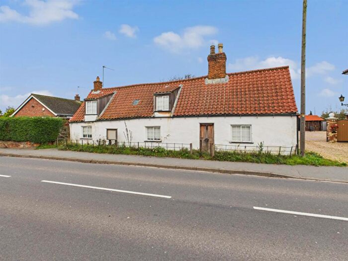 3 Bedroom Detached House For Sale In Pow Cottage, High Street, Tattershall, LN4