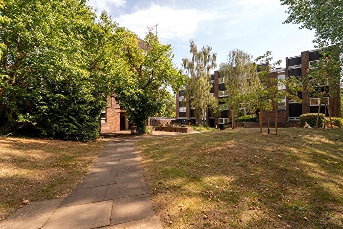 1 Bedroom Flat For Sale In Wellesley Road, Strawberry Hill, Twickenham, TW2