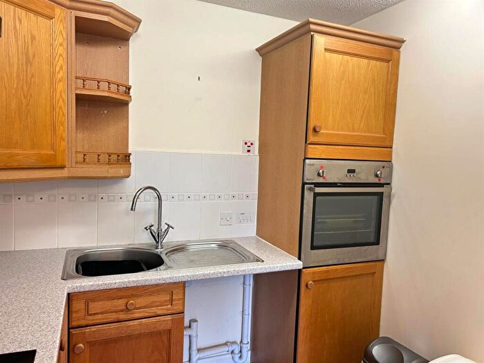 1 Bedroom Apartment For Sale In Fairacres Road, Didcot, OX11
