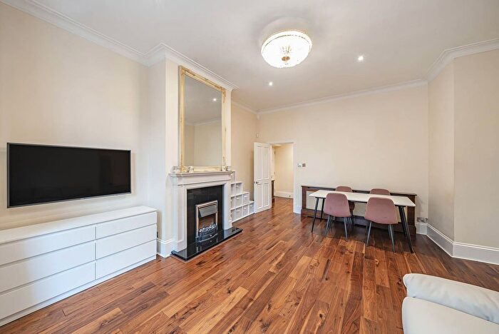 2 Bedroom Flat To Rent In Egerton Gardens, Knightsbridge, London, SW3