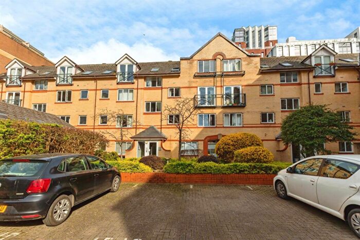 2 Bedroom Flat For Sale In Ferry Street, Bristol, BS1