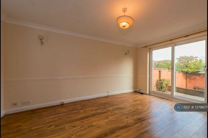 3 Bedroom Detached House To Rent In Chatsworth, Milton Keynes, MK8