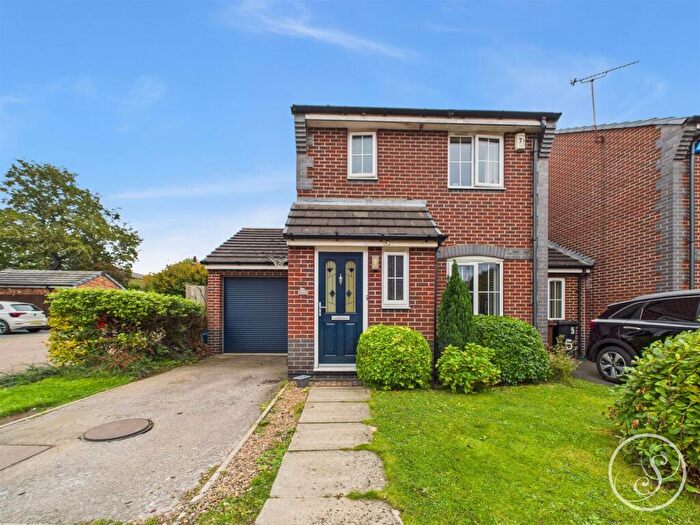 3 Bedroom Link Detached House For Sale In Mead Close, Leeds, LS15