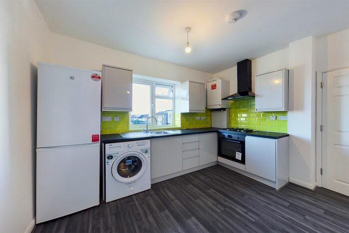 2 Bedroom Flat To Rent In Central Parade, Central Avenue, West Molesey, KT8