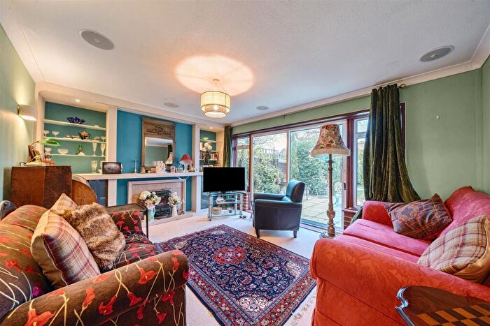 2 Bedroom Semi-Detached Bungalow For Sale In Fitzalan Road, Arundel, BN18