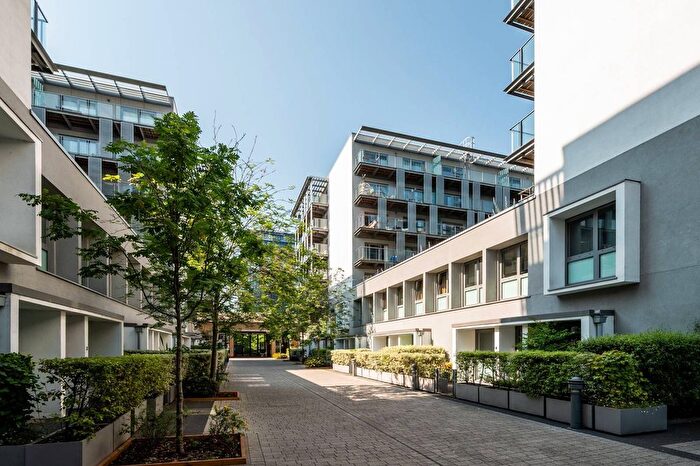 2 Bedroom Flat For Sale In West Carriage House, Woolwich Riverside, London, SE18