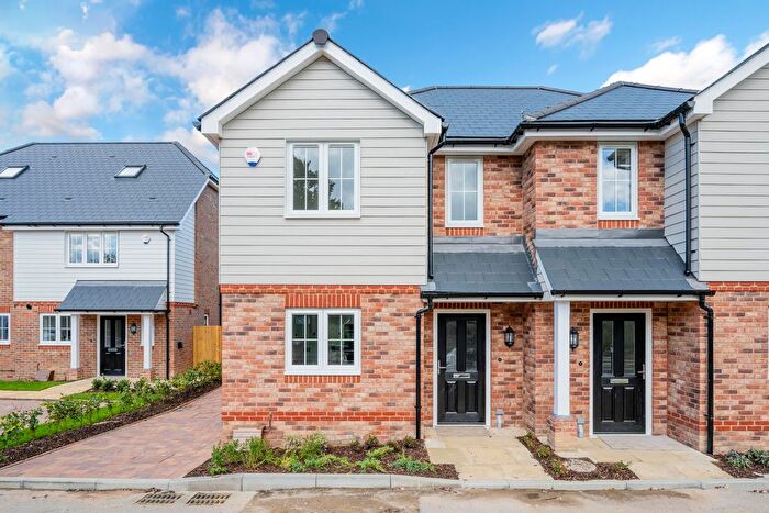2 Bedroom Semi-Detached House To Rent In Redehall Road, Horley, RH6