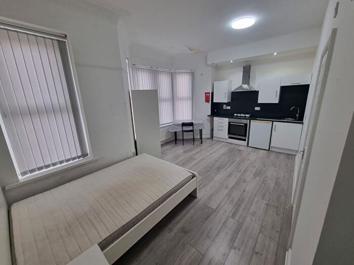 Studio To Rent In Newport Road, Cardiff, CF24