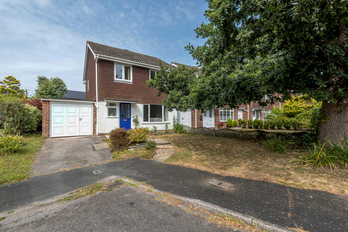 3 Bedroom House To Rent In Stanford Rise, Sway, SO41