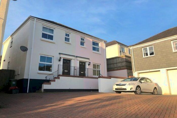 2 Bedroom Property To Rent In Round Ring Gardens, Penryn, TR10