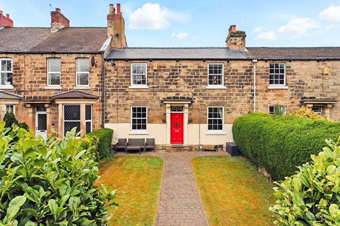 3 Bedroom Town House For Sale In Pontefract Road, Ackworth, WF7