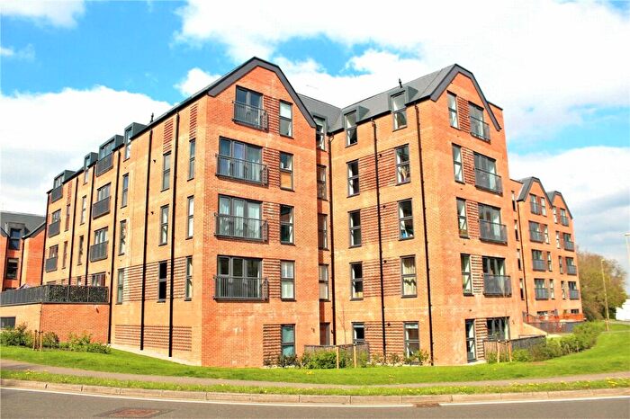 2 Bedroom Flat To Rent In Station Road, Hook, Hampshire, RG27