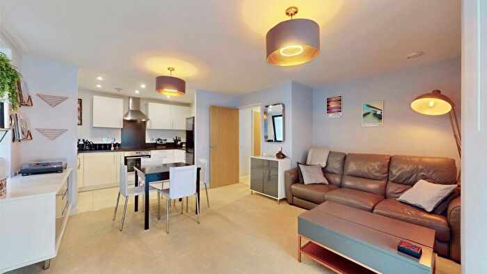 2 Bedroom Flat For Sale In Albatross Way, London, SE16