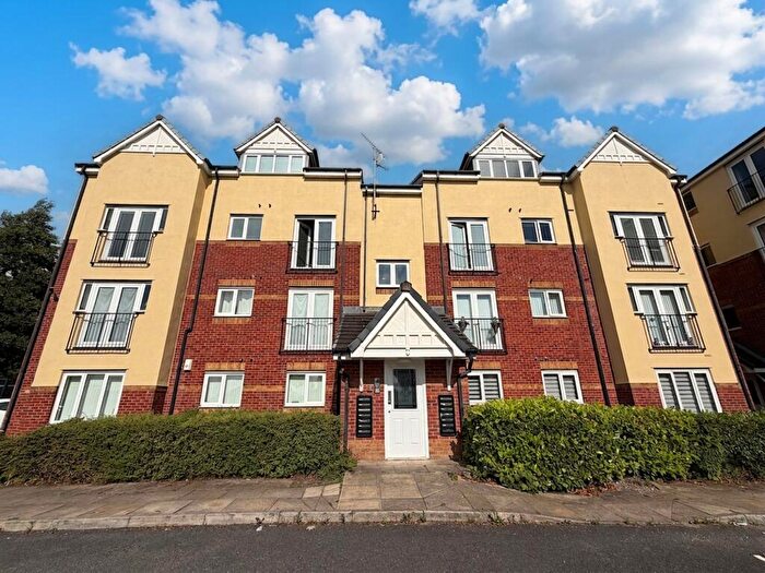 2 Bedroom Flat For Sale In Pinhigh Place, Salford, M6
