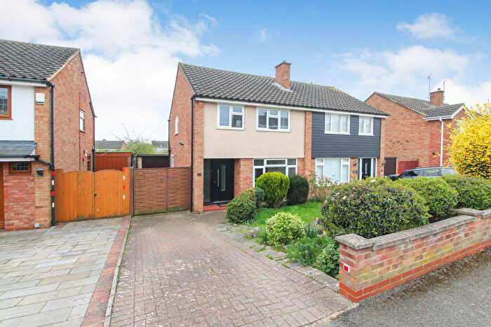 3 Bedroom Semi-Detached House For Sale In Mendip Crescent, Bedford, MK41