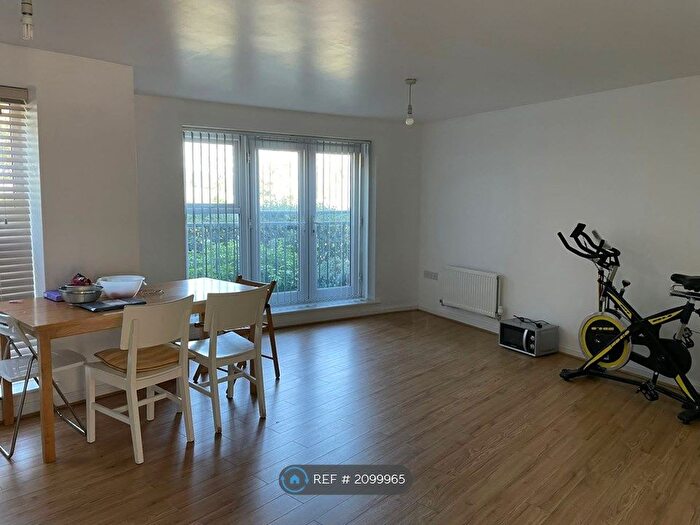 2 Bedroom Flat To Rent In Broadhurst Place, Basildon, SS14