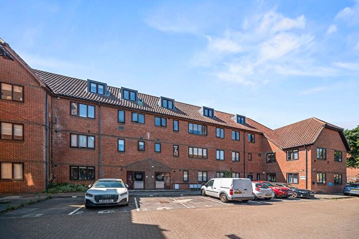 2 Bedroom Flat To Rent In Tafel Court (), Yeoman's Court, Ware Road, Hertford, SG13