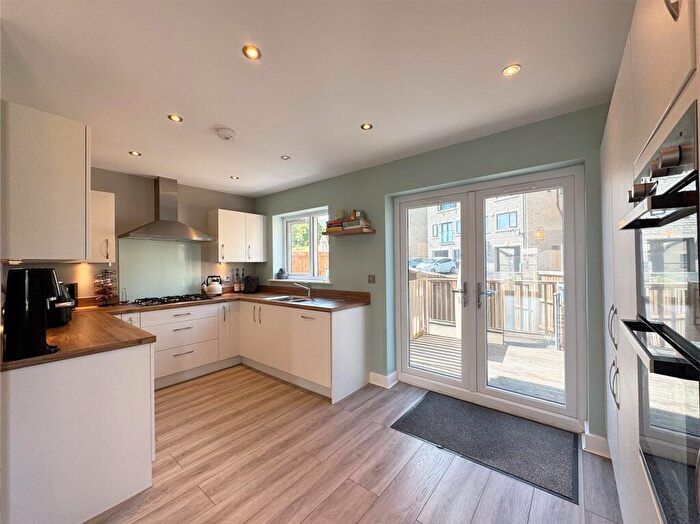 4 Bedroom Detached House For Sale In Rosemeade Court, Huddersfield, HD5
