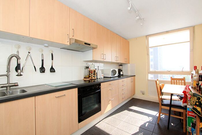 2 Bedroom Flat To Rent In Eagle Heights, Bramlands Close, SW11