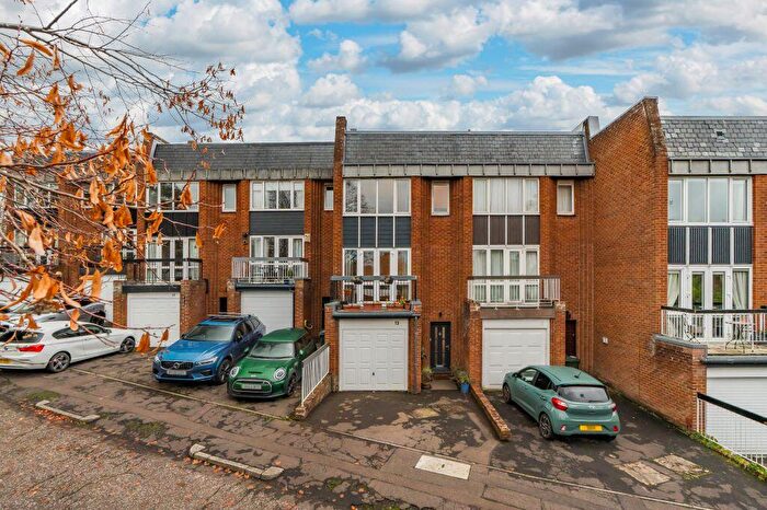 4 Bedroom Town House For Sale In Upper Cramond Court, Edinburgh, EH4