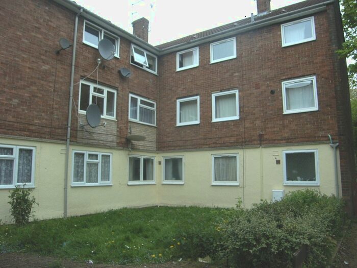 3 Bedroom Flat To Rent In St. Pancras Close, Hull, HU3