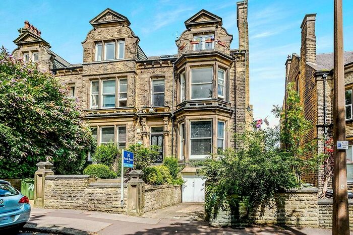 3 Bedroom Flat To Rent In Park Drive, Huddersfield, HD1