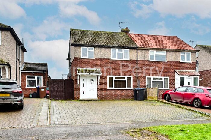 3 Bedroom Semi Detached House For Sale In Parsonage Lane, Welham Green, AL9