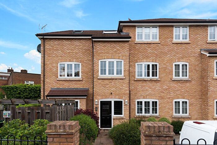 2 Bedroom Flat For Sale In Chertsey Road, Ashford, TW15