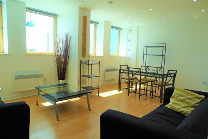 2 Bedroom Flat To Rent In Bright Two Double Bed, Bothwell St, G2