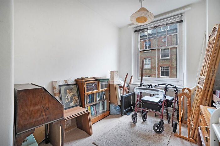 3 Bedroom Flat For Sale In Walton House, Montclare Street, London, E2
