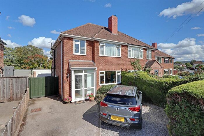 4 Bedroom Semi-detached House For Sale In Dinglewell, Hucclecote, GL3