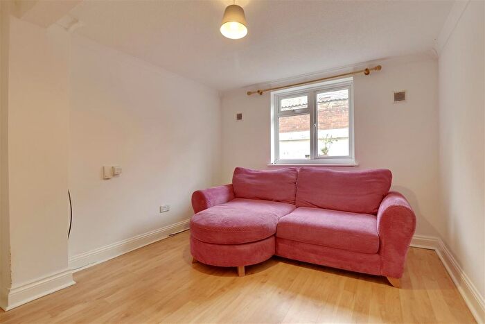 1 Bedroom Flat For Sale In Elphinstone Road, Southsea, PO5