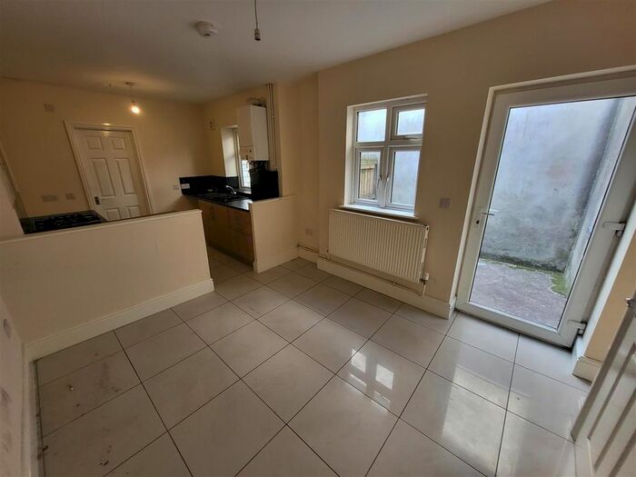 2 Bedroom Flat To Rent In Livingstone Place, Newport, NP19
