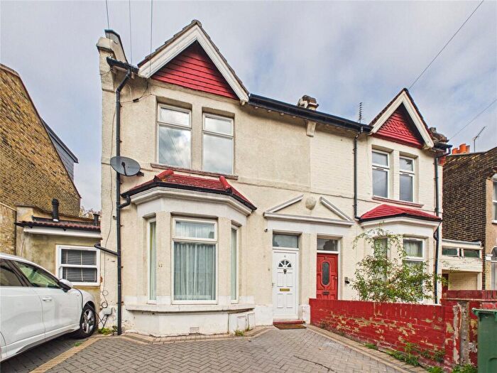 2 Bedroom Flat To Rent In Palamos Road, Leyton, E10