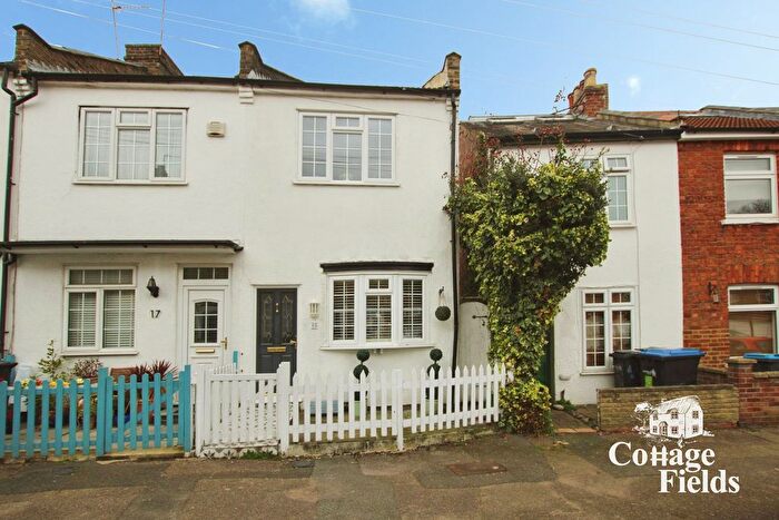 2 Bedroom Semi Detached House For Sale In Batley Road, Enfield, EN2