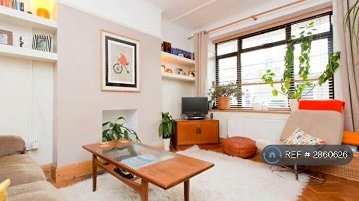 2 Bedroom Flat To Rent In Farm Rd, Hove, BN3