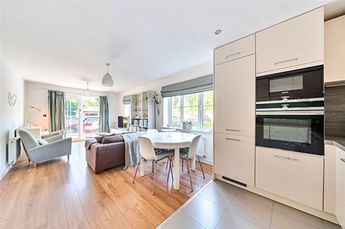 2 Bedroom Flat For Sale In Mere Road, Dunton Green, Sevenoaks, Kent, TN14
