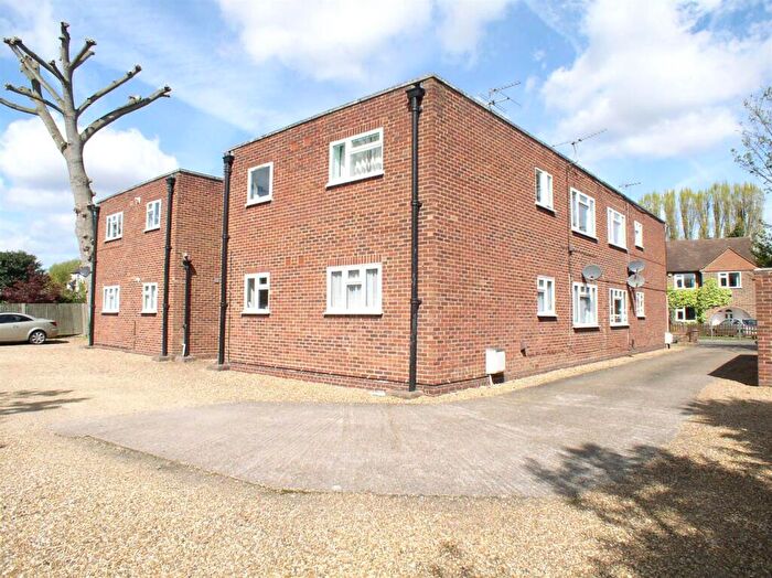 2 Bedroom Flat To Rent In Starrett Court, Beecot Lane, Walton On Thames, KT12